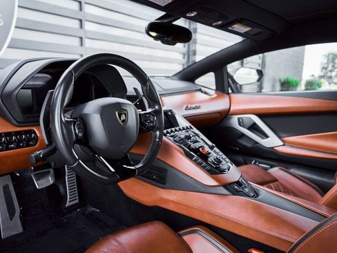 Used 2018 Lamborghini Aventador S AWD/4WD image 2
