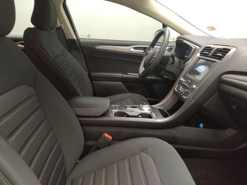 Used 2020 Ford Fusion SE image 21