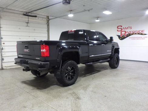 Used 2019 GMC Sierra 2500 Denali w/ Duramax Plus Package AWD/4WD image 4