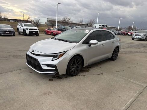 Used 2023 Toyota Corolla SE image 3