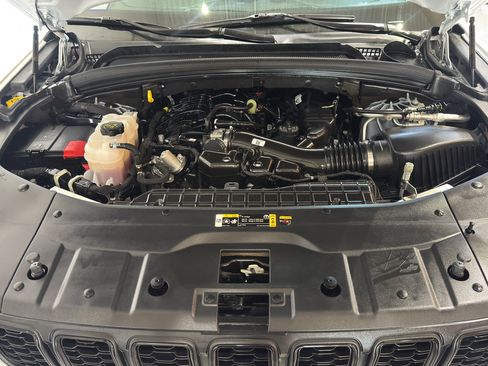 Used 2023 Jeep Grand Cherokee L Altitude AWD/4WD image 35