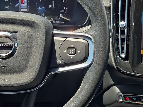Used 2021 Volvo XC40 T4 Momentum FWD image 20