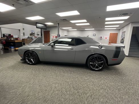 Used 2019 Dodge Challenger R/T Scat Pack w/ Plus Package image 2