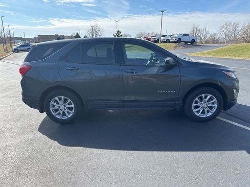 Used 2019 Chevrolet Equinox LS w/ LS Convenience Package image 2