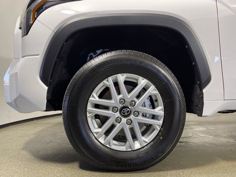 New 2026 Toyota Tundra SR5 w/ SR5 Convenience Package AWD/4WD image 11