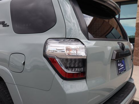 Used 2022 Toyota 4Runner TRD Off-Road AWD/4WD image 18