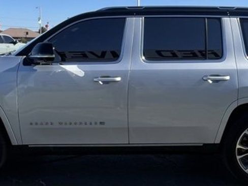 Used 2023 Jeep Grand Wagoneer Series III image 5