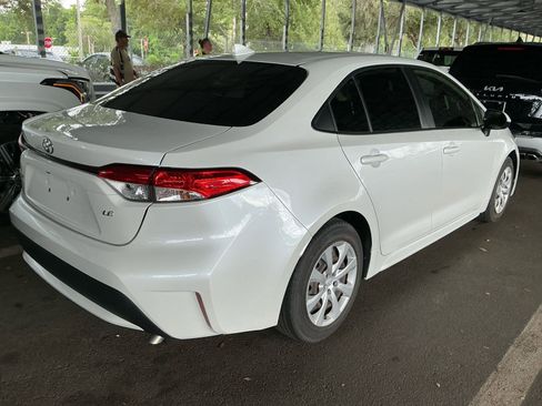 Used 2022 Toyota Corolla LE FWD image 2