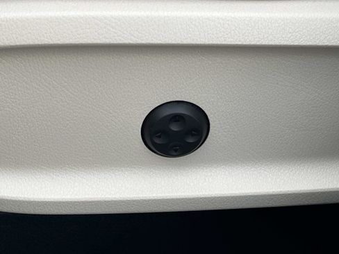 Certified 2025 Mercedes-Benz GLB 250 image 22