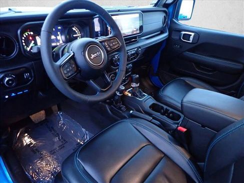 Used 2025 Jeep Wrangler Unlimited Rubicon 4xe image 10