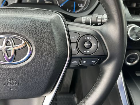 Used 2024 Toyota Venza LE image 20