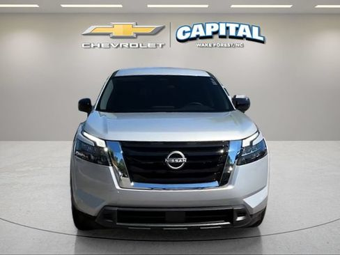 Used 2025 Nissan Pathfinder S FWD image 8