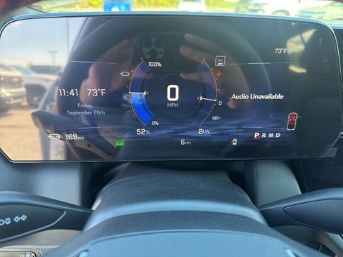 New 2025 Chevrolet Equinox EV RS image 13