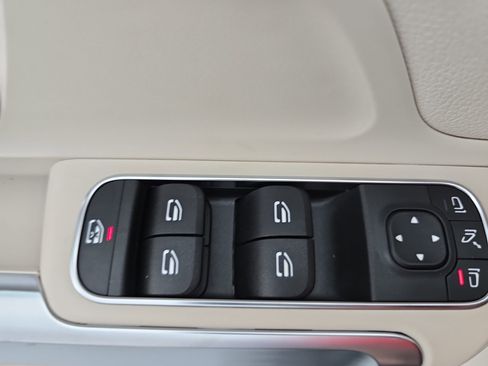 New 2026 Mercedes-Benz GLB 250 image 28
