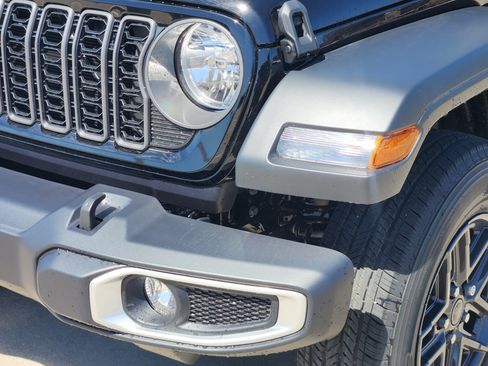 New 2026 Jeep Gladiator Sport AWD/4WD image 6