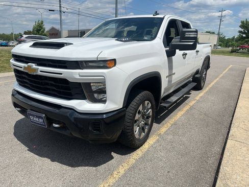 Used 2024 Chevrolet Silverado 2500 Custom w/ Custom Value Package AWD/4WD image 9