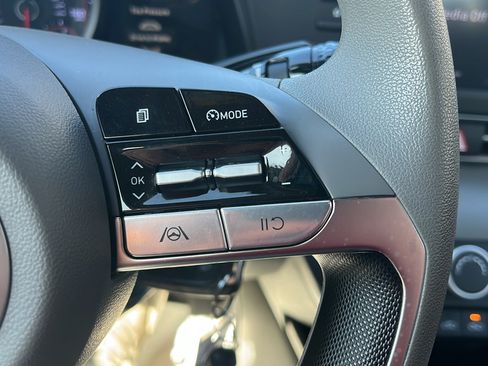 Used 2022 Hyundai Elantra SE w/ Preferred Accessory Package FWD image 27