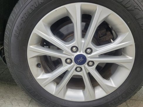Used 2017 Ford Escape SE w/ Equipment Group 201A AWD/4WD image 31