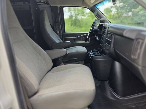 Used 2019 GMC Savana 2500 w/ Enhanced Convenience Package RWD image 12