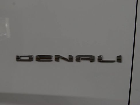 Used 2024 GMC Yukon XL Denali AWD/4WD image 17