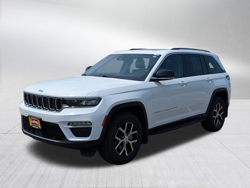 Used 2023 Jeep Grand Cherokee Limited w/ Luxury Tech Group II AWD/4WD image 3