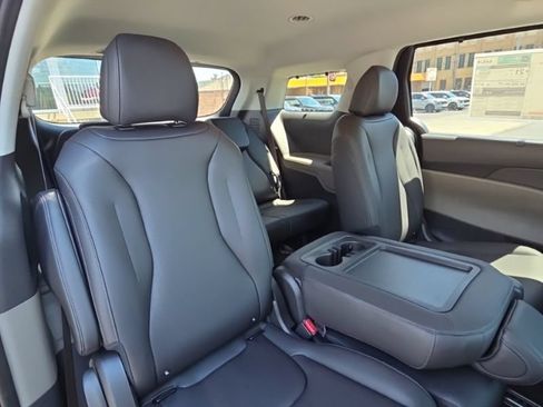 New 2026 Kia Carnival EX FWD image 19