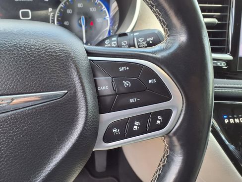 Used 2021 Chrysler Pacifica Touring-L FWD image 23