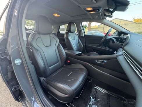 Used 2025 Hyundai Elantra Limited image 38