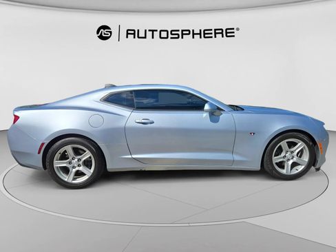 Used 2017 Chevrolet Camaro LT RWD image 10