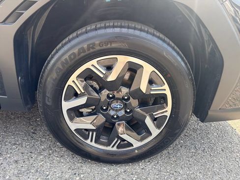 Certified 2025 Subaru Forester Premium AWD/4WD image 29