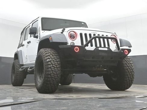 Used 2018 Jeep Wrangler Unlimited Sport w/ Connectivity Group AWD/4WD image 38