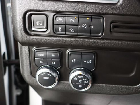 Used 2024 GMC Yukon AT4 AWD/4WD image 23