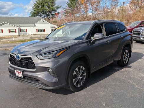 Used 2022 Toyota Highlander XLE image 7
