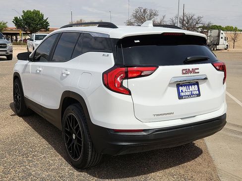 Used 2021 GMC Terrain SLE w/ Driver Convenience Package FWD image 2