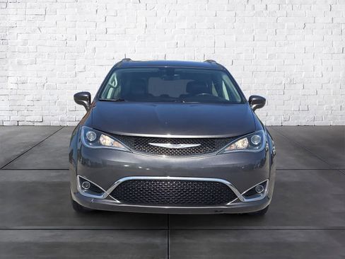 Used 2019 Chrysler Pacifica Touring-L image 7