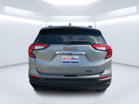 Used 2024 GMC Terrain SLE w/ Driver Convenience Package FWD image 4