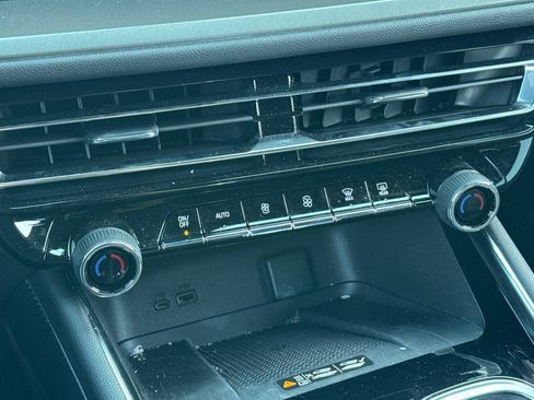 Used 2026 Chevrolet Traverse LT w/ Midnight/Sport Edition image 30