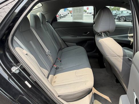 Used 2024 Hyundai Elantra SEL FWD image 12