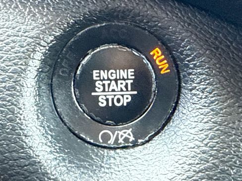 Used 2019 Jeep Cherokee Trailhawk image 34