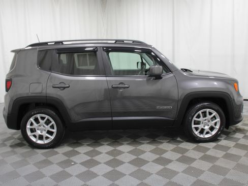 Used 2019 Jeep Renegade Latitude w/ Popular Equipment Group image 28