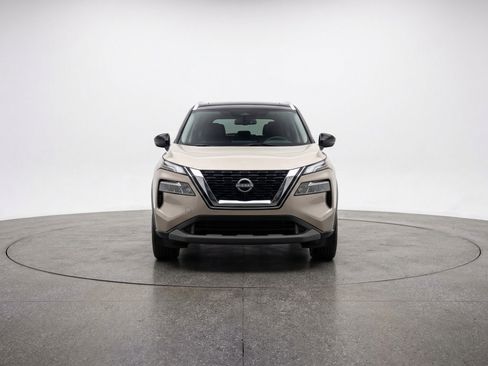 Used 2025 Nissan Rogue SV image 2