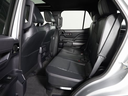 Used 2025 Toyota 4Runner TRD Off-Road image 14