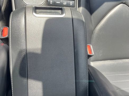 Used 2022 Toyota Highlander XLE image 32