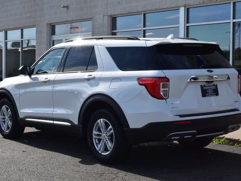 Used 2023 Ford Explorer XLT w/ Equipment Group 202A AWD/4WD image 8