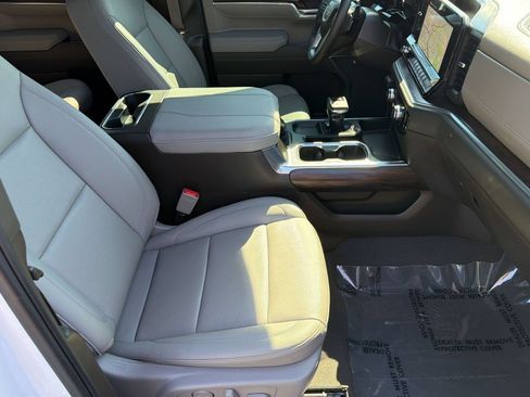 Used 2025 GMC Sierra 1500 SLT w/ SLT Premium Plus Package AWD/4WD image 31