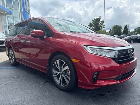 Certified 2024 Honda Odyssey Touring image 3