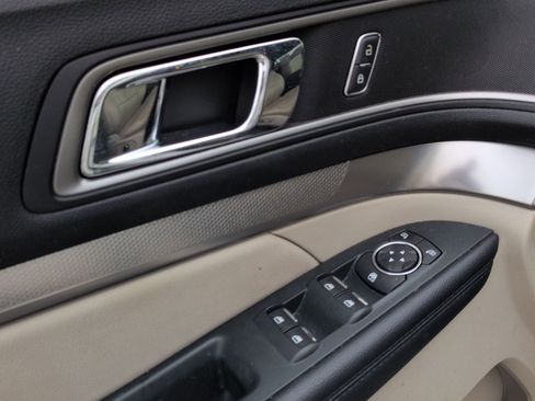 Certified 2018 Ford Explorer XLT w/ Equipment Group 202A image 13