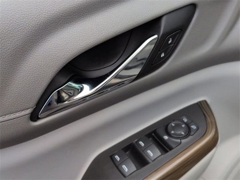 Used 2019 GMC Acadia SLE image 13