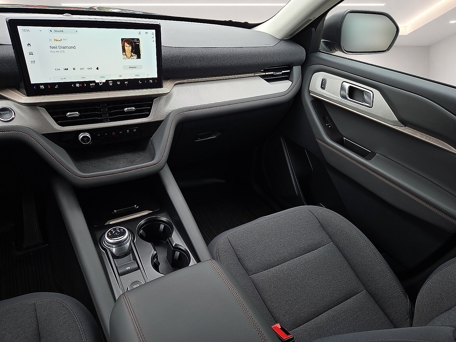 Used 2025 Ford Explorer Active RWD image 13