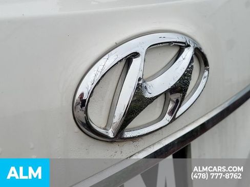 Used 2017 Hyundai Santa Fe SE image 10